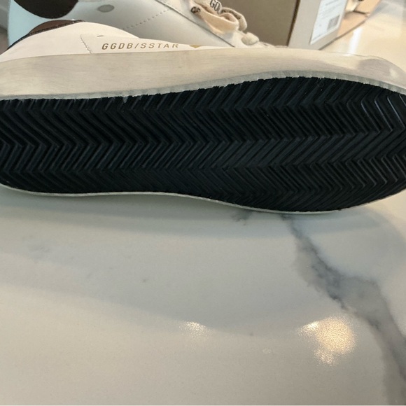 NEW in BOX Golden Goose Women's White and Gold Sneakers - Picture 14 of 16